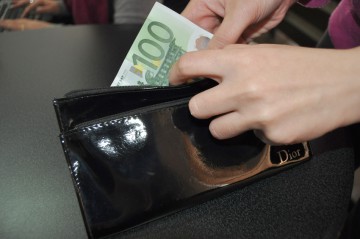 Moneda naţională s-a apreciat joi faţă de euro